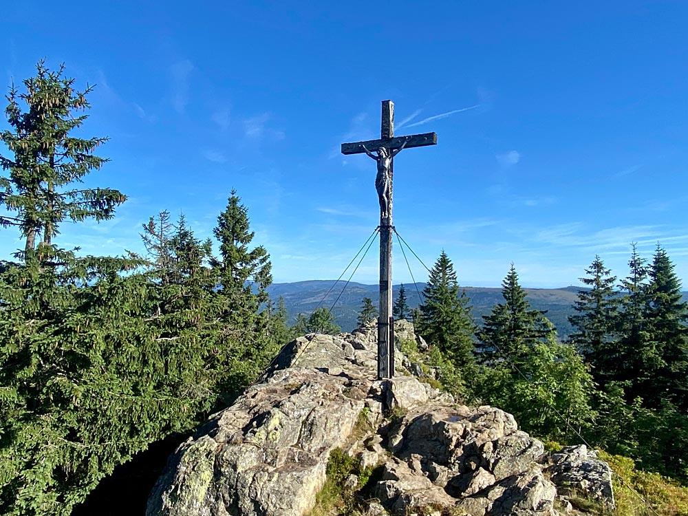Gipfelkreuz am Großen Rachel im Bayerischer Wald